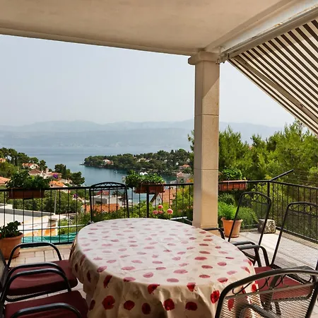 Apartment Apartments With A Parking Space Splitska, Brac - 2867 Splitska