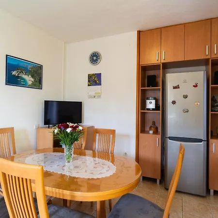 Apartments With A Parking Space Splitska, Brac - 2867 Apartment Splitska