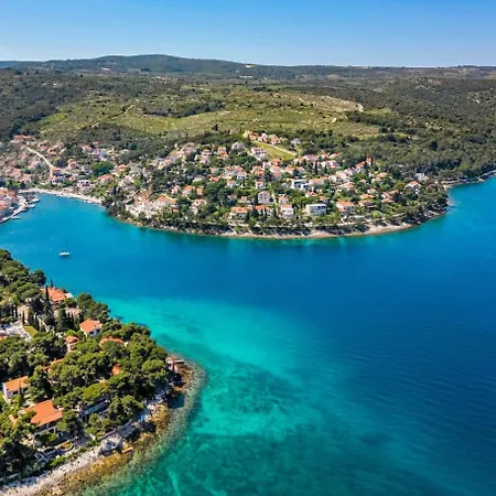 Apartment Apartments With Parking Space Splitska, Brac - 2867 *